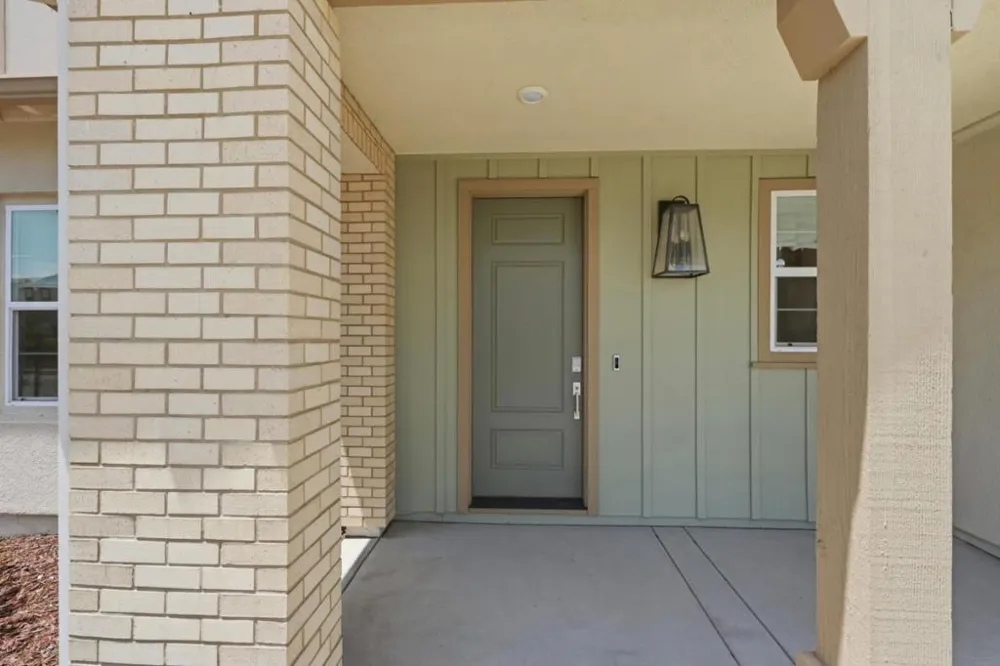 16141 Riverton Avenue Lathrop, CA 95330