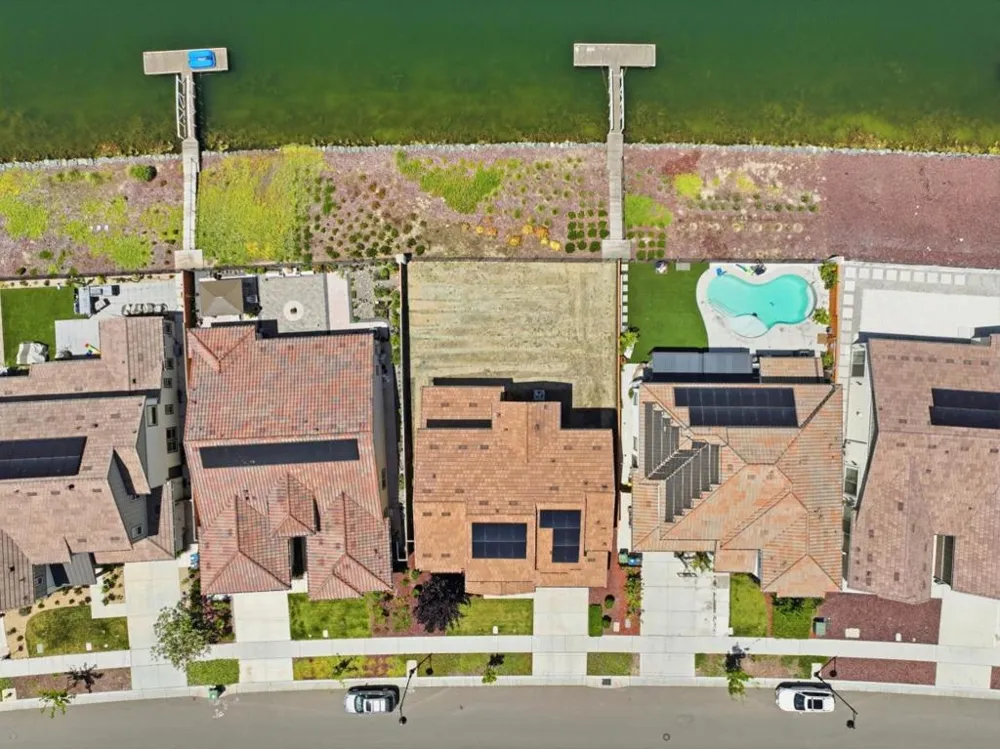 16141 Riverton Avenue Lathrop, CA 95330
