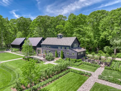 745 Golfview Court