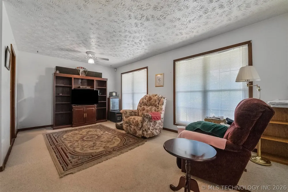 212 Will Rogers Loop W Oologah, OK 74053