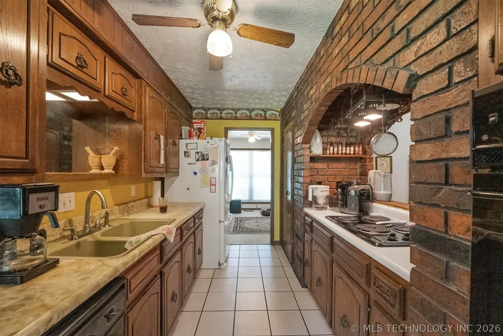 212 Will Rogers Loop W Oologah, OK 74053