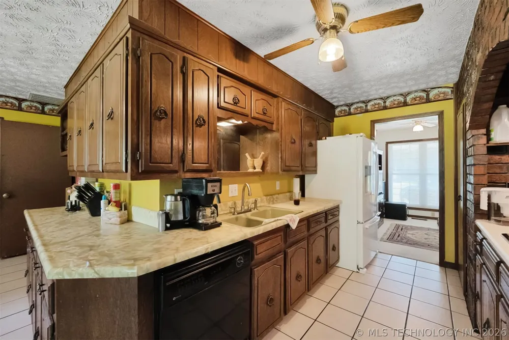 212 Will Rogers Loop W Oologah, OK 74053