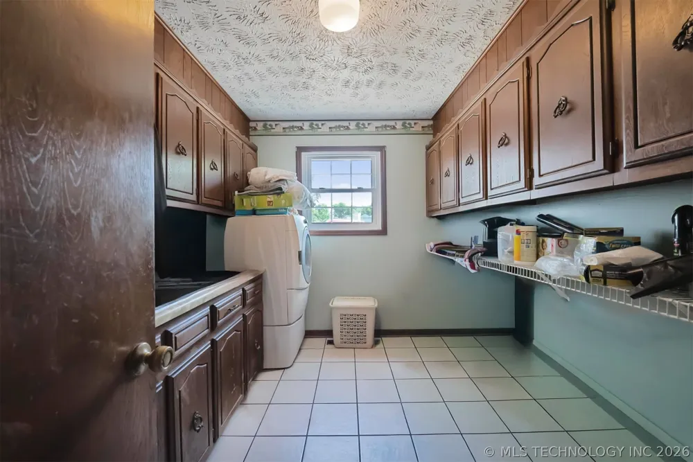 212 Will Rogers Loop W Oologah, OK 74053