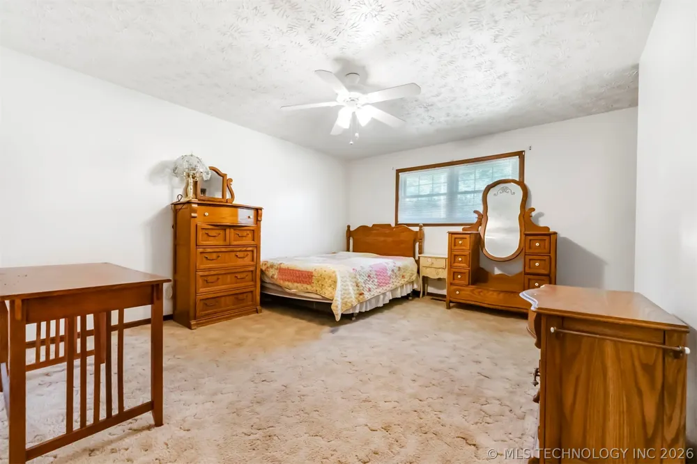 212 Will Rogers Loop W Oologah, OK 74053