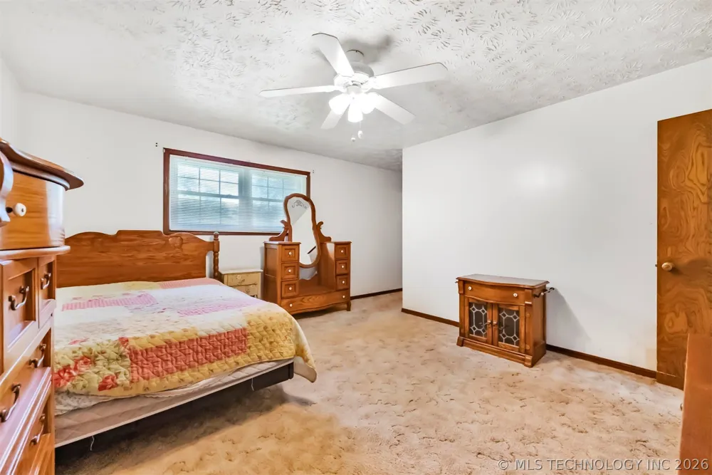 212 Will Rogers Loop W Oologah, OK 74053