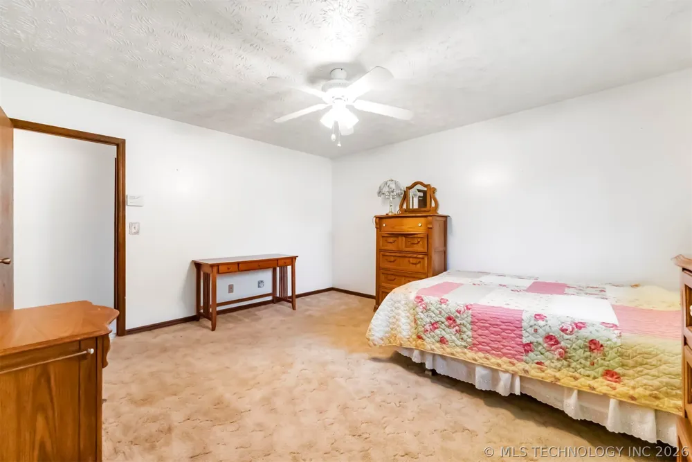 212 Will Rogers Loop W Oologah, OK 74053