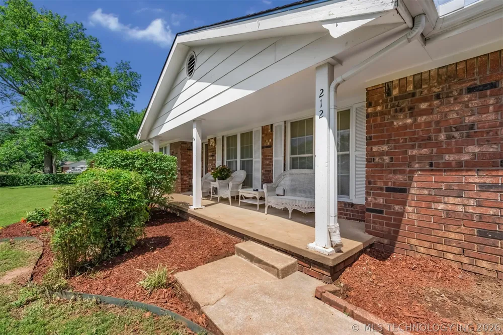 212 Will Rogers Loop W Oologah, OK 74053