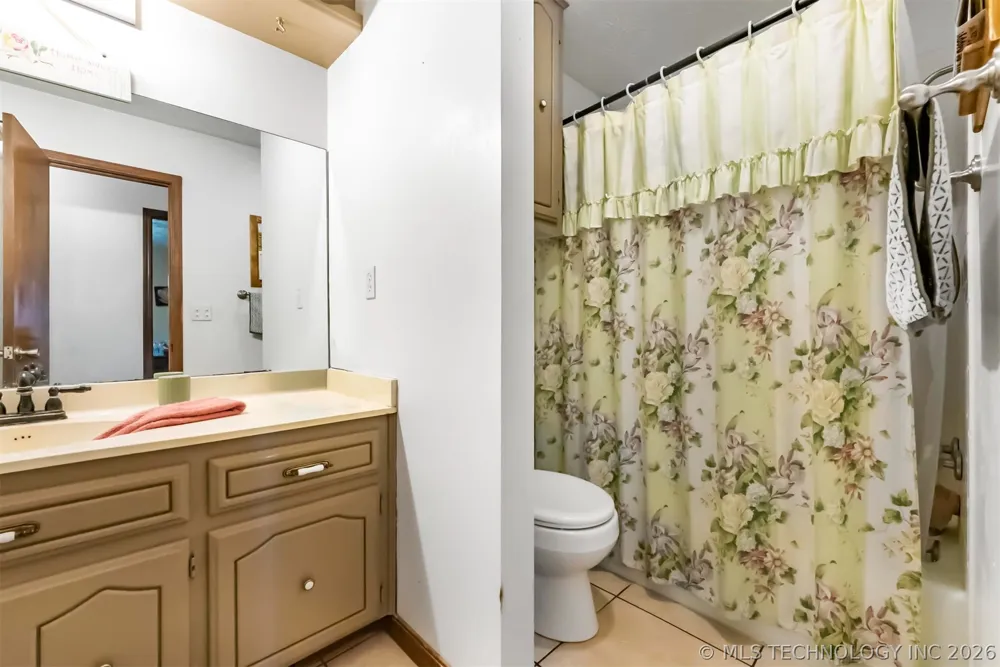 212 Will Rogers Loop W Oologah, OK 74053