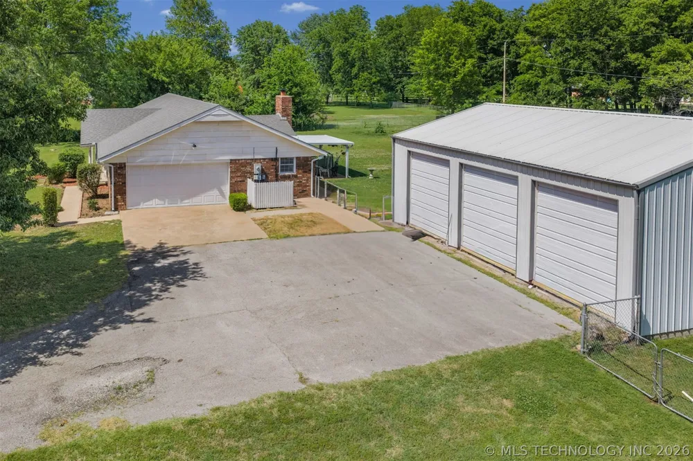 212 Will Rogers Loop W Oologah, OK 74053