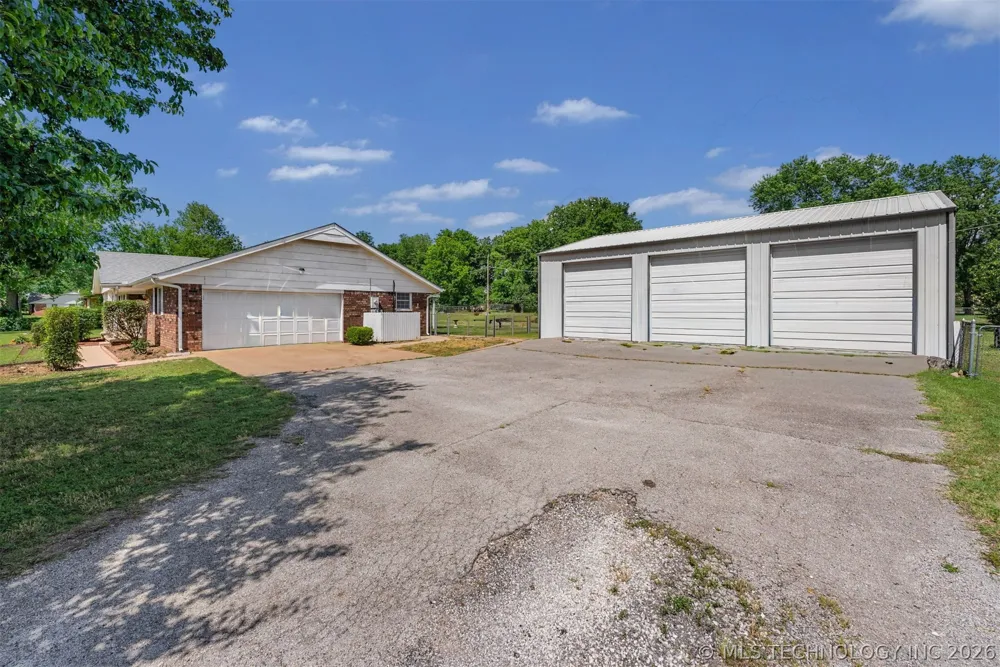 212 Will Rogers Loop W Oologah, OK 74053