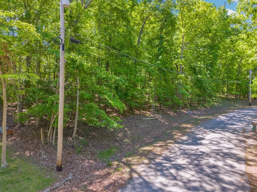 22 Harley Cir Crossville, TN 38558