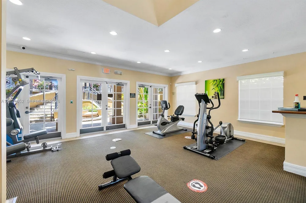 2861 NE 185th St #302 Aventura, FL 33180