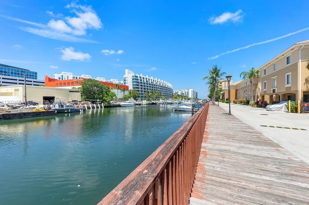 2861 NE 185th St #302 Aventura, FL 33180