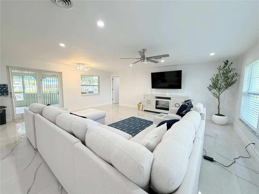 2212 Club House Rd North Fort Myers, FL 33917