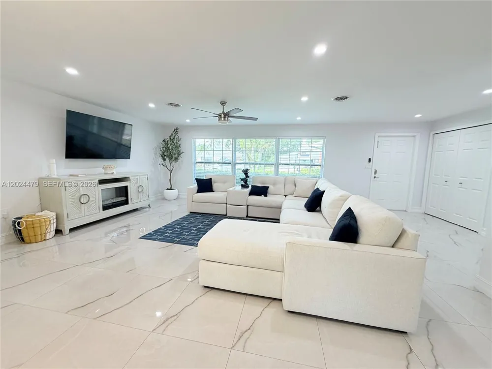 2212 Club House Rd North Fort Myers, FL 33917