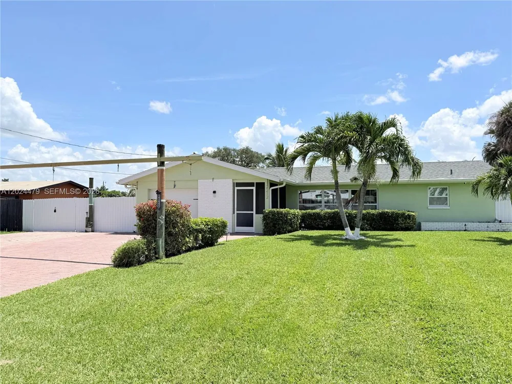 2212 Club House Rd North Fort Myers, FL 33917