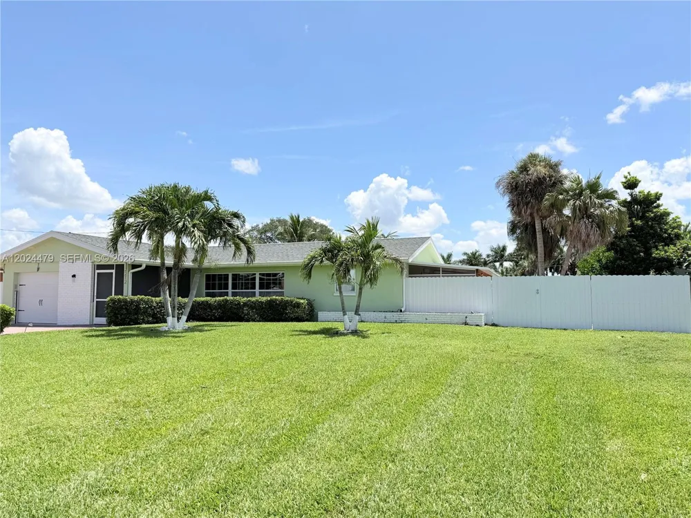2212 Club House Rd North Fort Myers, FL 33917