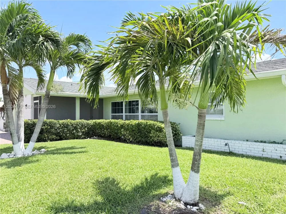 2212 Club House Rd North Fort Myers, FL 33917
