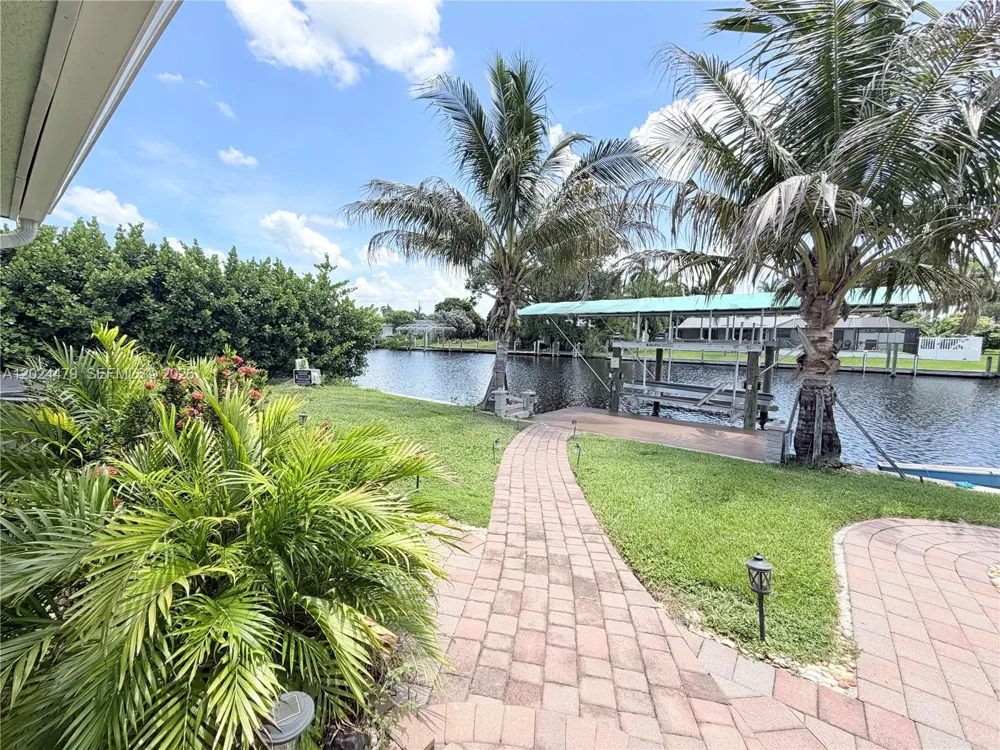 2212 Club House Rd North Fort Myers, FL 33917
