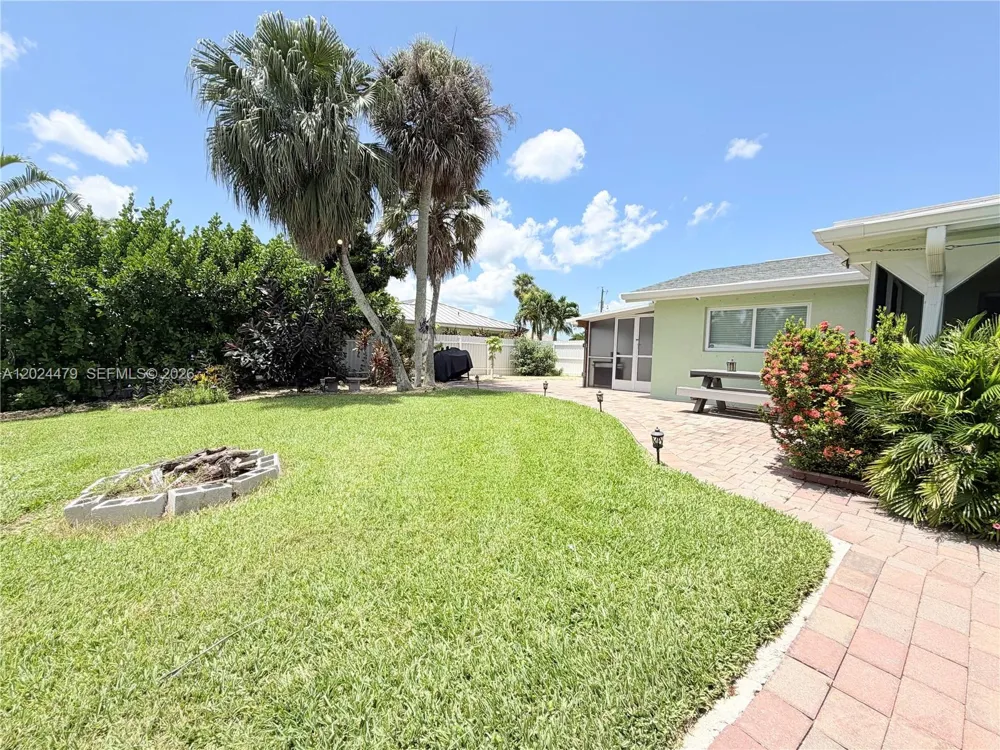 2212 Club House Rd North Fort Myers, FL 33917