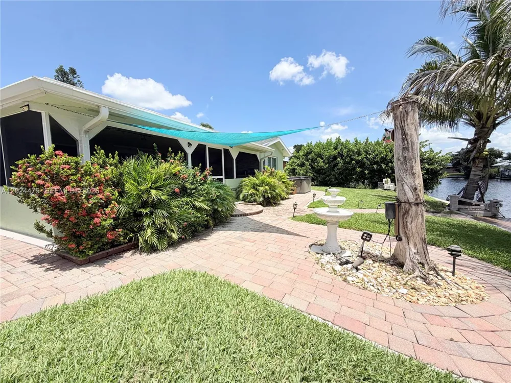 2212 Club House Rd North Fort Myers, FL 33917