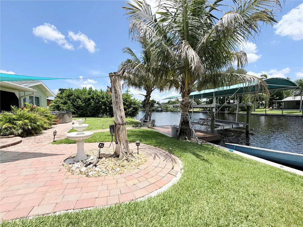2212 Club House Rd North Fort Myers, FL 33917