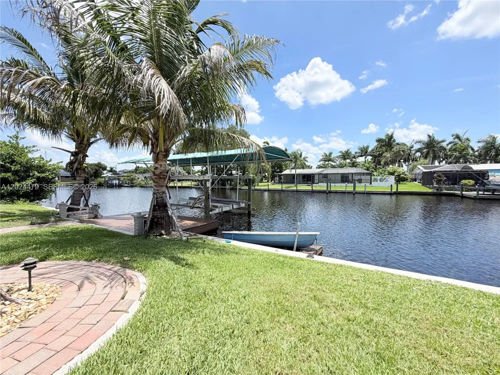 2212 Club House Rd North Fort Myers, FL 33917