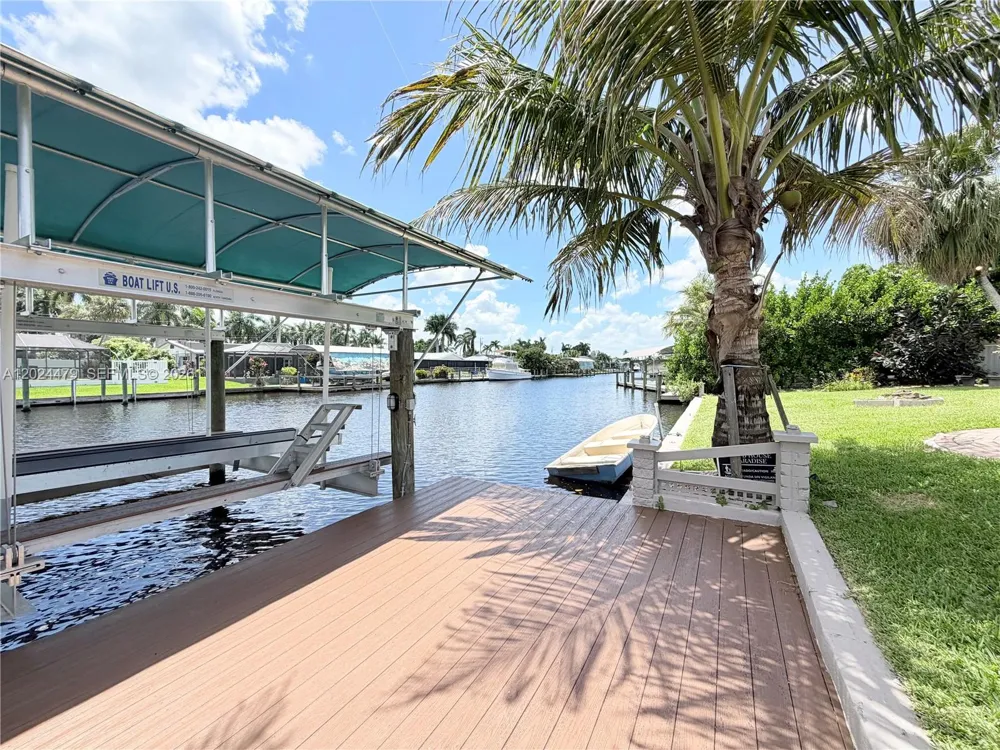 2212 Club House Rd North Fort Myers, FL 33917