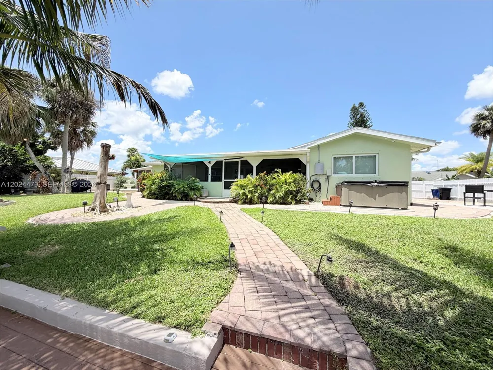 2212 Club House Rd North Fort Myers, FL 33917