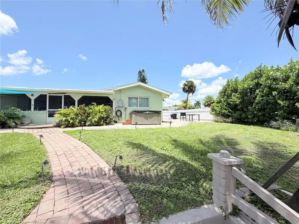 2212 Club House Rd North Fort Myers, FL 33917