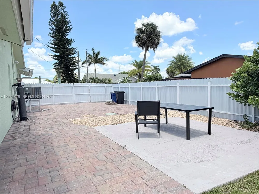 2212 Club House Rd North Fort Myers, FL 33917