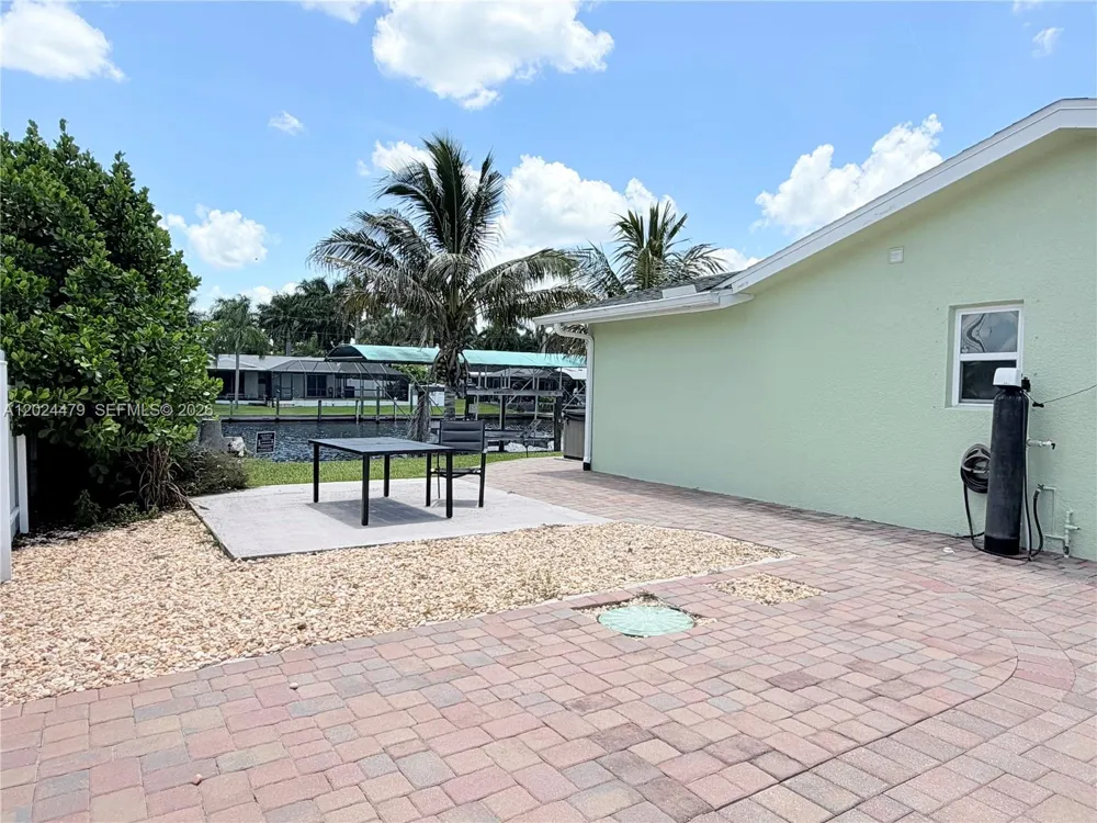 2212 Club House Rd North Fort Myers, FL 33917