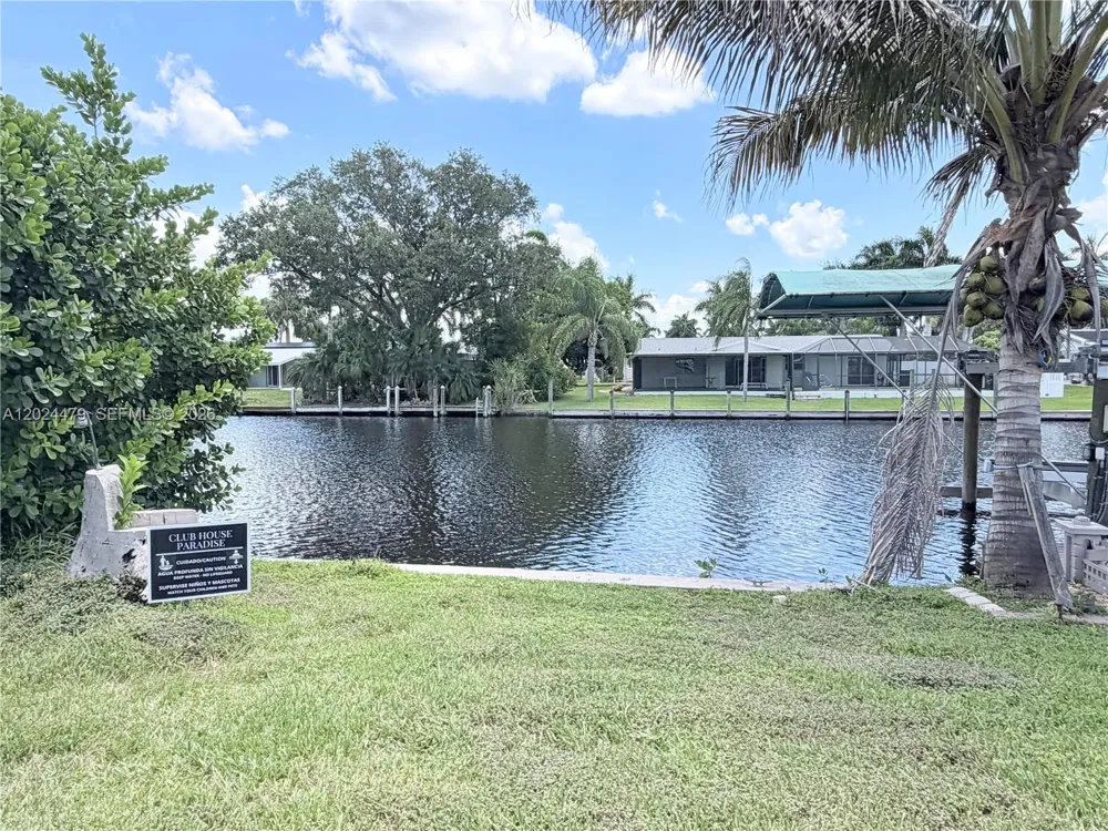 2212 Club House Rd North Fort Myers, FL 33917