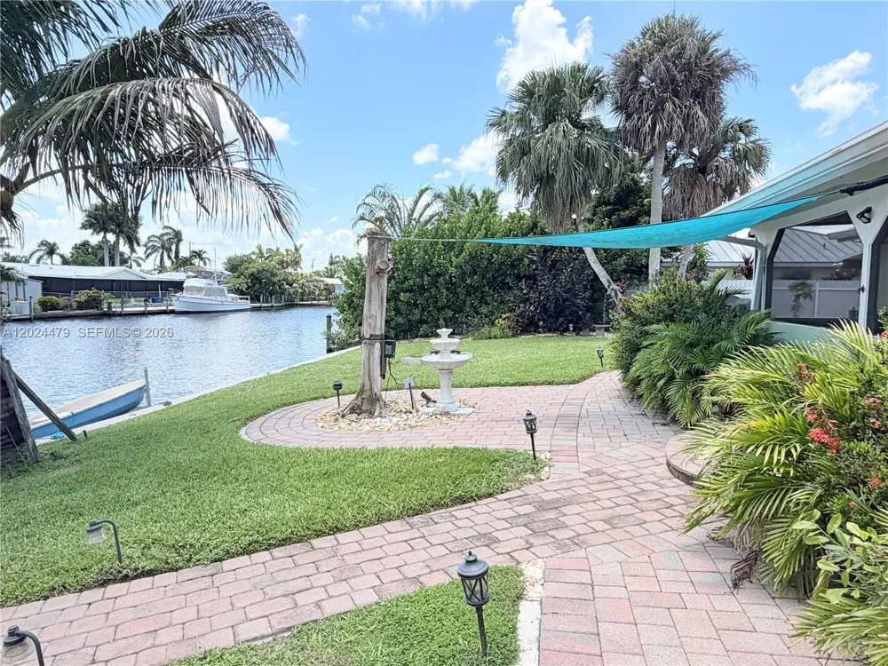 2212 Club House Rd North Fort Myers, FL 33917