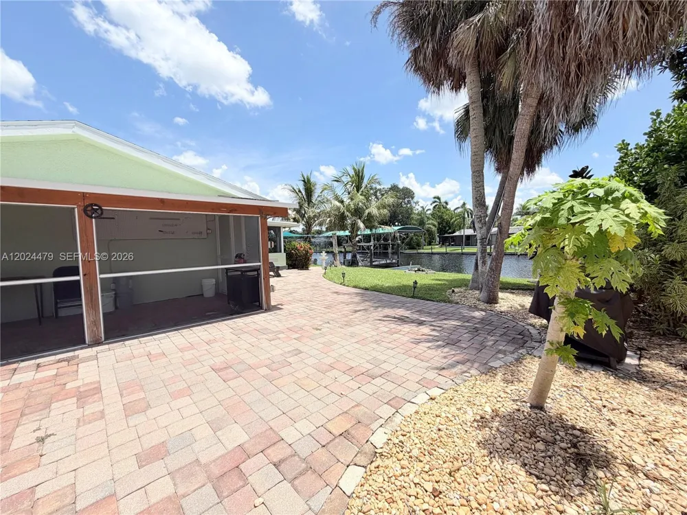 2212 Club House Rd North Fort Myers, FL 33917