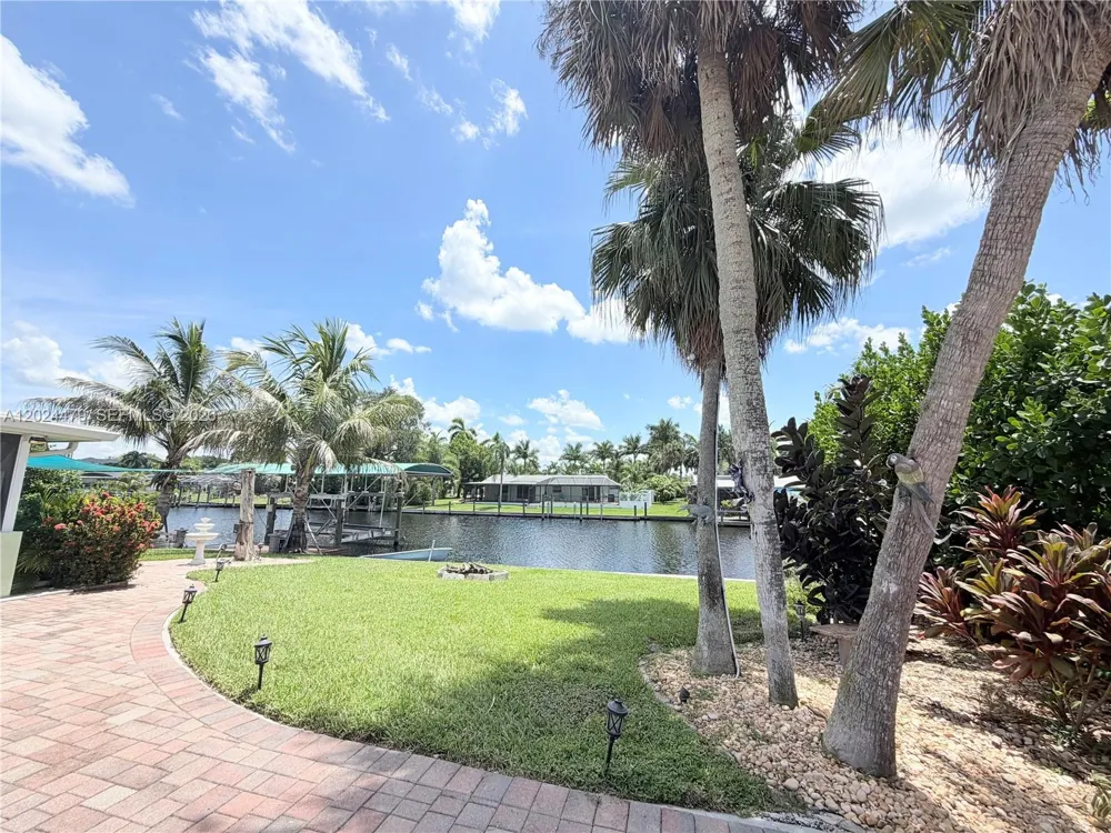 2212 Club House Rd North Fort Myers, FL 33917