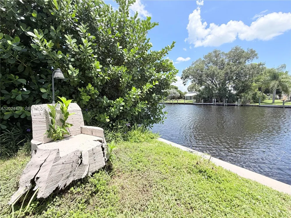 2212 Club House Rd North Fort Myers, FL 33917
