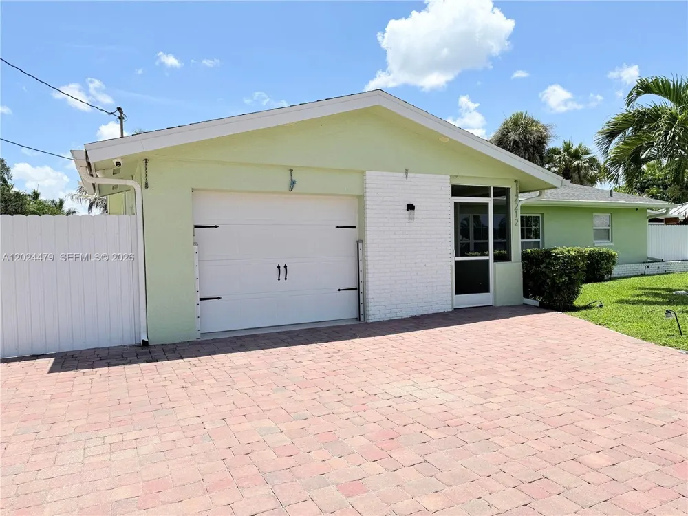 2212 Club House Rd North Fort Myers, FL 33917
