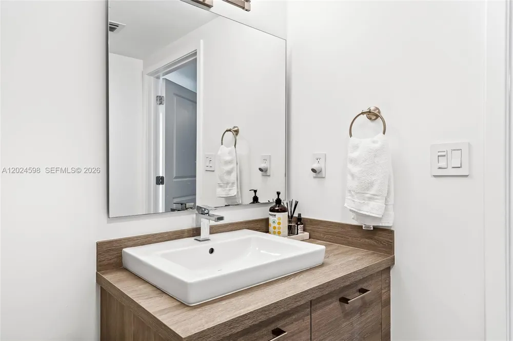 400 Sunny Isles Blvd #1202 Sunny Isles Beach, FL 33160
