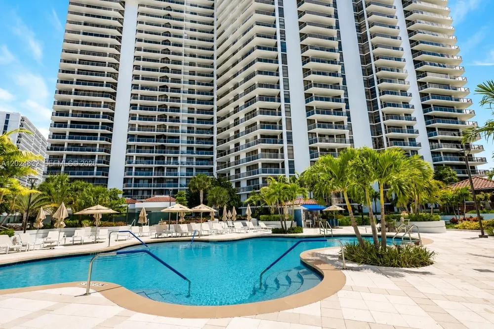20281 E Country Club Dr #510 Aventura, FL 33180