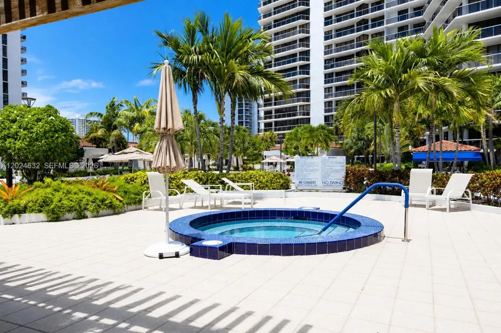 20281 E Country Club Dr #510 Aventura, FL 33180