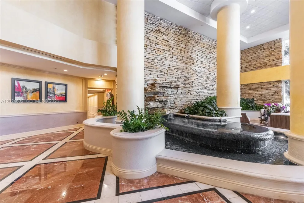 20281 E Country Club Dr #510 Aventura, FL 33180