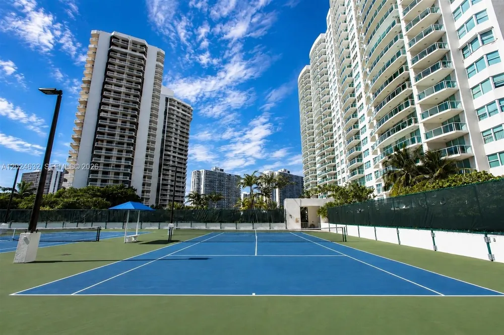 20281 E Country Club Dr #510 Aventura, FL 33180
