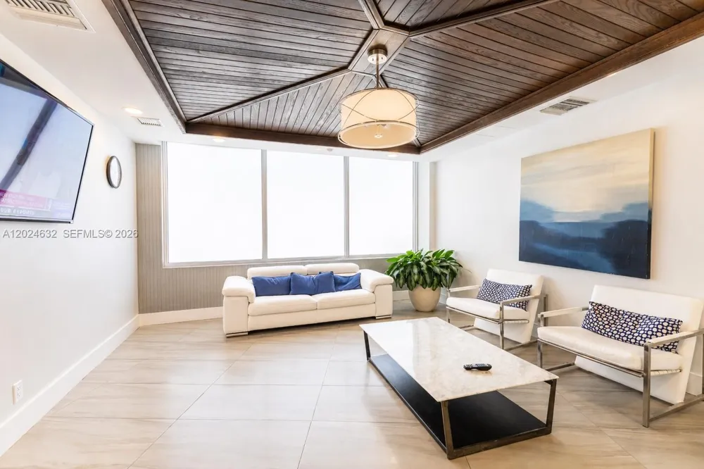 20281 E Country Club Dr #510 Aventura, FL 33180
