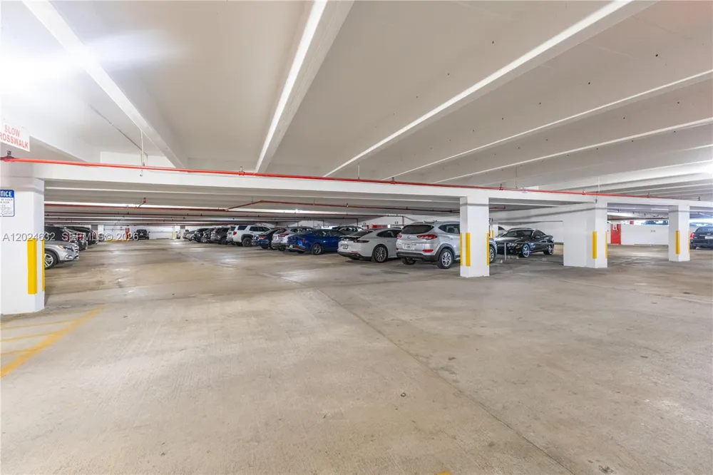 20281 E Country Club Dr #510 Aventura, FL 33180