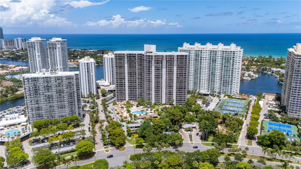 20281 E Country Club Dr #510 Aventura, FL 33180