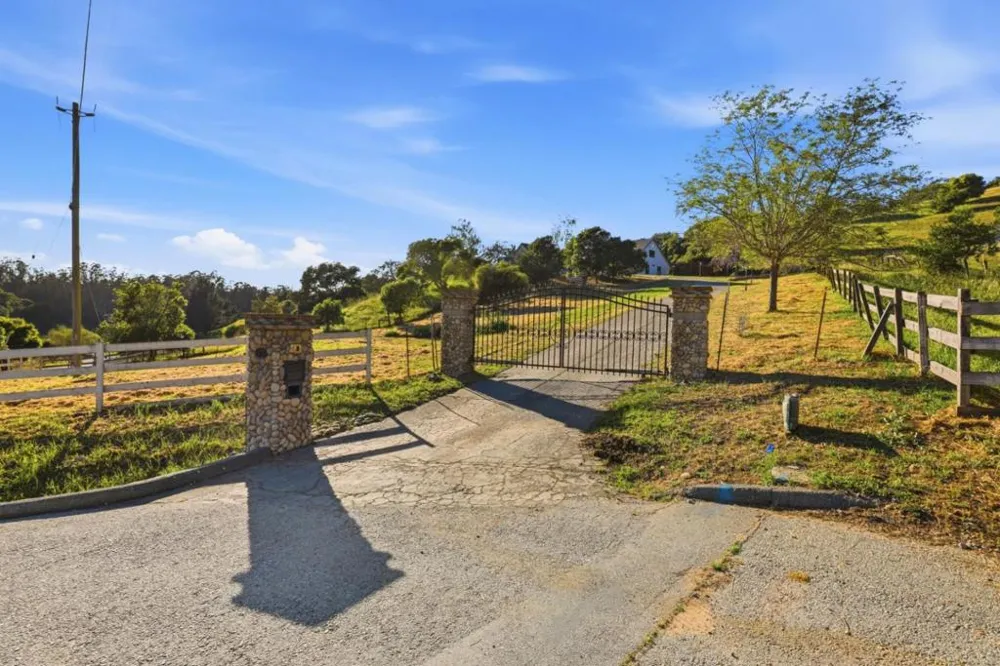 215 Chateau Drive Aromas, CA 95004