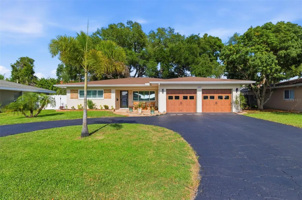 1727 CYPRESS AVENUE Belleair, FL 33756