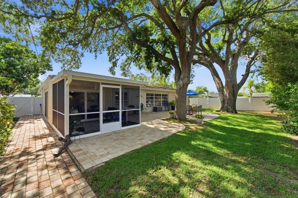 1727 CYPRESS AVENUE Belleair, FL 33756