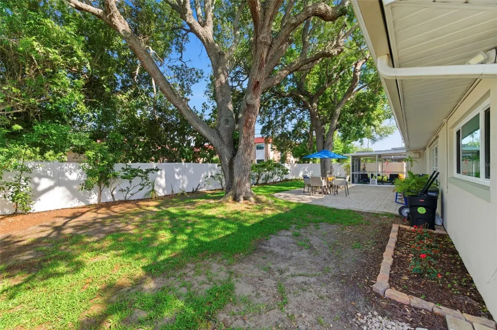1727 CYPRESS AVENUE Belleair, FL 33756
